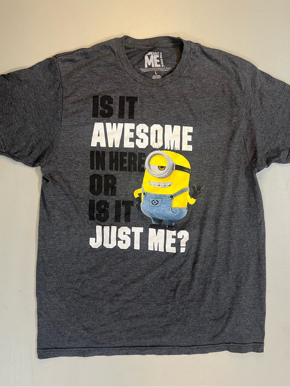 Despicable Me Minions Graphic T Shirt Gray Is It Awesome Here Mens Size L